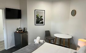 Bendigo Botanic Motel- King Beds